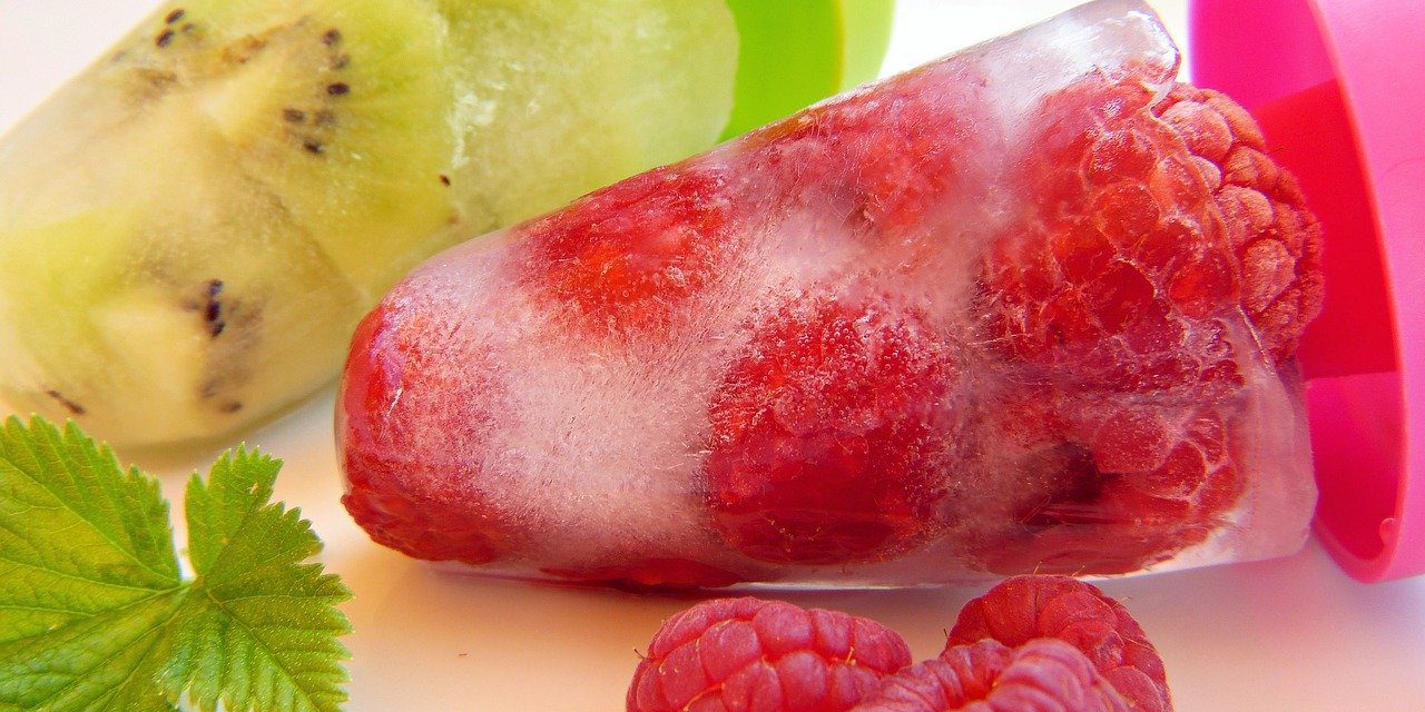 eis, himbeeren, kiwi